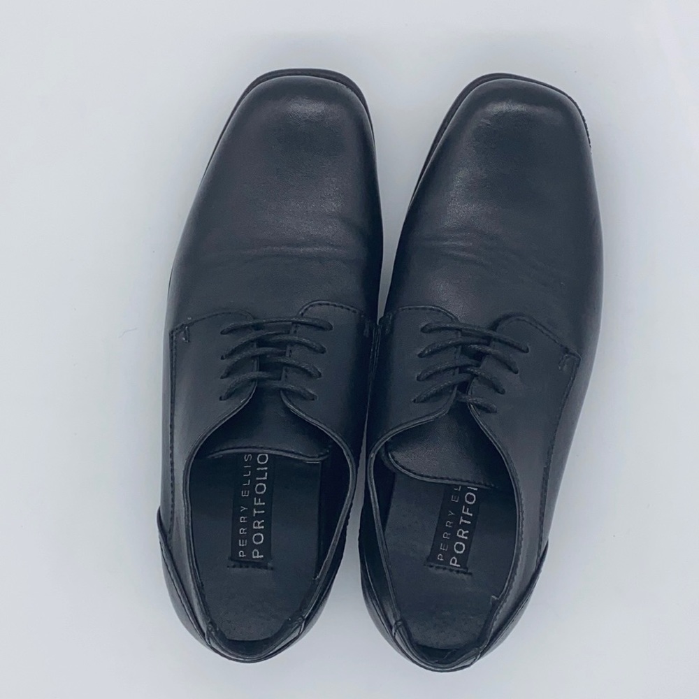 Perry Ellis portfolio kids dress shoe size 4
